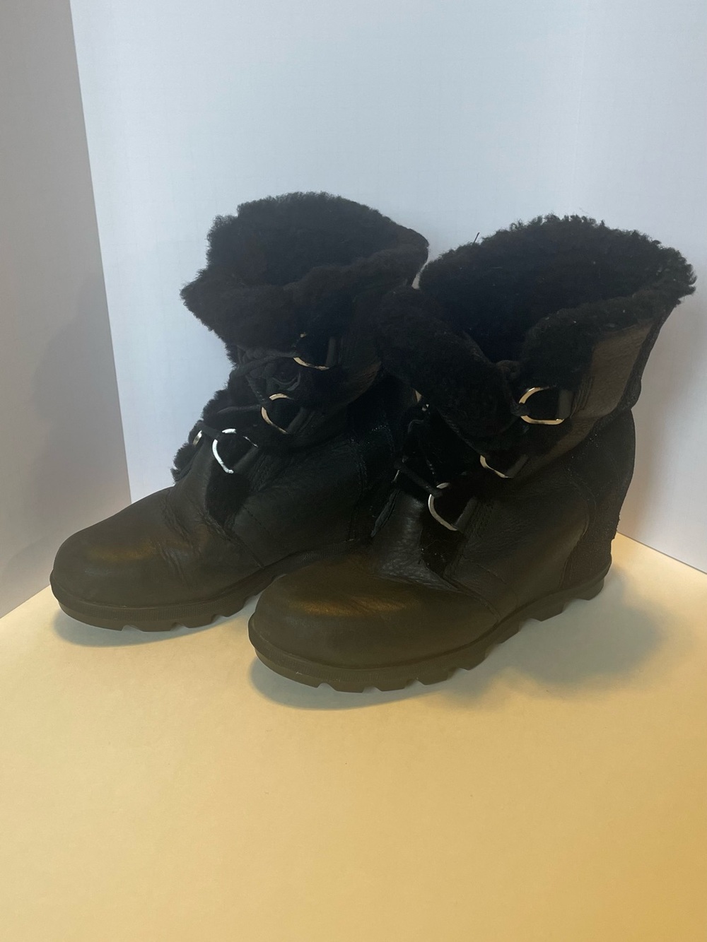Women’s Sorel Black Shearling-Lined Lace-Up Wedge Ankle Boots 7.5